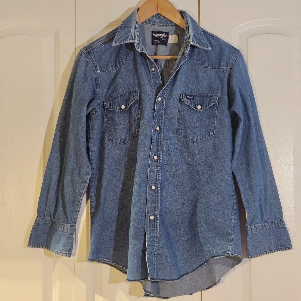 Vintage Wrangler Denim Pearl Snap Shirt Mens Size 16.5-33 X-Long Tails Western